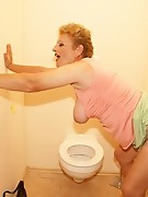 Cockhungry mature slut gets what she wants