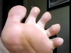 Big beautiful woman sweaty soles, spread toes