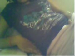 SEXY INDIAN ON WEBCAM PLAYING