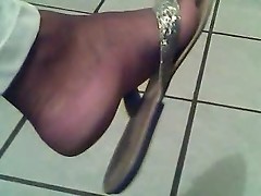 feet shaking