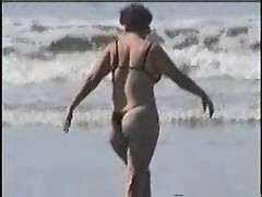 19-1- WIFE IN THE BEACH