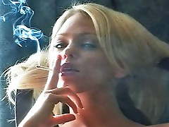 Lonnie smokes as her snatch trickle