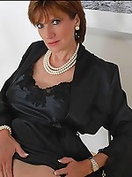 Hairy pussy milf babe