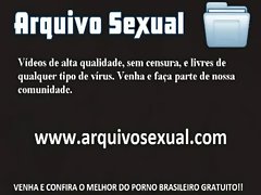 Putinha caindo de buceta na rola do sortudo 10 - www.arquivosexual.com