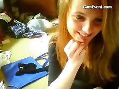 Amateur brunette is on her webcam and playing around showing ass