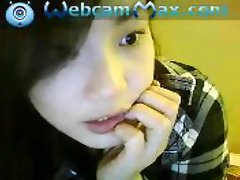 Wicked Asian bimho with a gauche kitty gives a naughty show on cam
