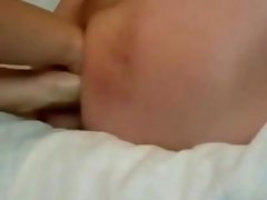 She fists his ass