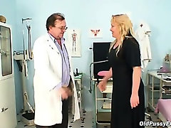 Mature woman Stazka gyno speculum real pussy examination