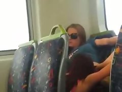 Melbourne, 2 lasses in the train